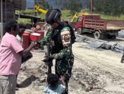 Satgas Korpasgat Bagikan Sembako dan Keceriaan untuk Warga Puncak, Papua Tengah
