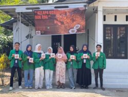 Mahasiswa KKN Unimal Kembangkan UMKM Keukarah dan Kelapa Gongseng di Desa Kuala