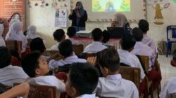 Mahasiswa KKN Unimal Ajarkan Siswa SDN 13 Dewantara Peduli Lingkungan Sejak Dini