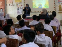 Mahasiswa KKN Unimal Ajarkan Siswa SDN 13 Dewantara Peduli Lingkungan Sejak Dini