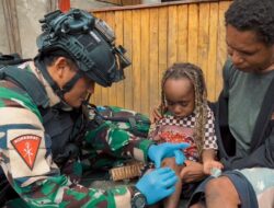 Satgas Yon Parako 466 Pasgat Gelar Aksi Kemanusiaan di Pedalaman Papua