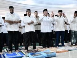 Prabowo Didampingi Mualem Salat Idulfitri di Aceh Tamiang