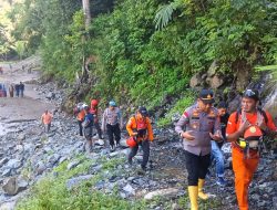 Tiga Pria Terseret Arus Sungai di Mane, Satu Hilang ‎