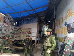 Pangkoops TNI Sambangi Pos Satgas Yon Parako 466 Pasgat di Sinak, Tekankan Kewaspadaan Tinggi
