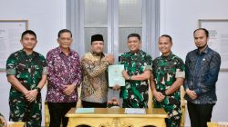 Danrem 011/LW dan Bupati Bireuen Serah Terima Sertifikat Hibah Aset Milik TNI