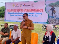 Kelompok KENDURI Tebar 700 Bibit Kepiting dan Tanam 300 Mangrove di Pesisir Aceh Utara