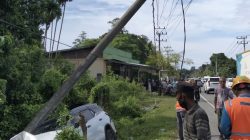 Pengemudi Lansia Tabrak Tiang Listrik di Pidie