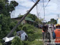 Pengemudi Lansia Tabrak Tiang Listrik di Pidie