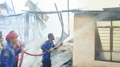 Rumah Kurir Paket di Uteun Bayi ludes Terbakar