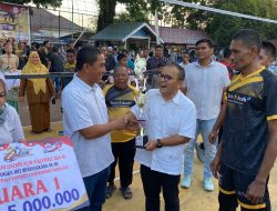 Kapolres Lhokseumawe Tutup Turnamen Voli Legend Hari Bhayangkara ke-80, Serahkan Trofi Juara kepada Bank Aceh