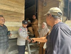 Wujud Kepedulian, Camat Banda Baro Sambangi Warga Sakit dan Salurkan BLT di Gampong Alue Keurinyai