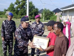 Aksi Sosial HUT Ke-65 Kolinlamil: KRI Banjarmasin Salurkan Bantuan di Huntara Lhokseumawe
