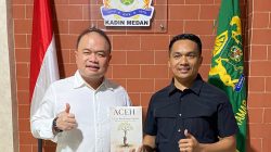 Arman Chandra Terima Buku Aceh & Ujian Ketahanan Nasional, Tegaskan Pentingnya Stabilitas Ekonomi dan Perdamaian