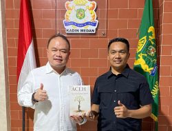 Arman Chandra Terima Buku Aceh & Ujian Ketahanan Nasional, Tegaskan Pentingnya Stabilitas Ekonomi dan Perdamaian