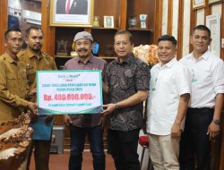 Bank Aceh Serahkan Zakat dan Dividen Rp3,02 Miliar ke Pemkab Pidie