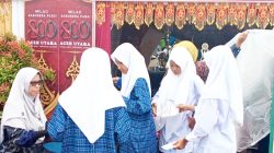 Pengunjung Piasan Pase Serbu Kuis Berhadiah Kitab di Stand Dinas Pendidikan Dayah