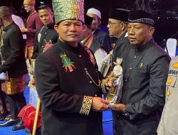 Dedikasi Merawat Tradisi, Tgk Banta Khairullah Raih Penghargaan Tokoh Adat Aceh Utara 2026