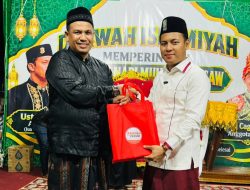 Sampaikan Tausyiah Maulid di Aceh Utara, Tgk Habibi Nawawi Diberikan Bingkisan dari Elmansyur Peduli