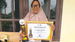 Terima Anugerah Tokoh Perempuan Milad 800 Samudera Pasai, Ini Profil Ummi Kalsum Rekam Jejak Geuchik Inong Pertama Aceh Utara