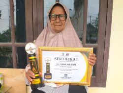 Terima Anugerah Tokoh Perempuan Milad 800 Samudera Pasai, Ini Profil Ummi Kalsum Rekam Jejak Geuchik Inong Pertama Aceh Utara