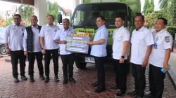 Dukung Kebersihan Lingkungan, PT PIM Serahkan Satu Unit Truk Sampah ke Pemko Lhokseumawe
