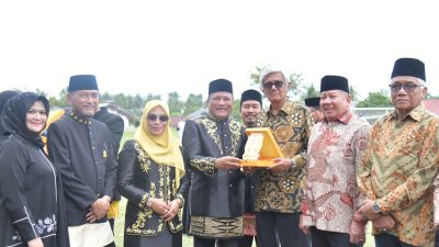 Tokoh dan Pelajar Berprestasi Terima Penghargaan Pada HUT ke-27 Bireuen