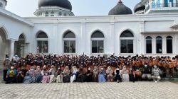 Tanggap Kabut Asap, Mahasiswa PPL MIN 22 Aceh Besar Bagikan Ratusan Masker kepada Siswa dan Guru