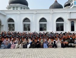Tanggap Kabut Asap, Mahasiswa PPL MIN 22 Aceh Besar Bagikan Ratusan Masker kepada Siswa dan Guru